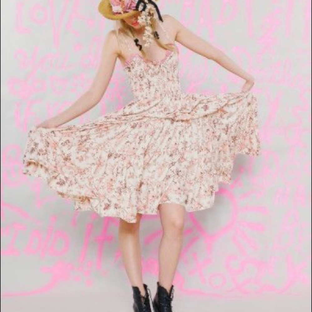 Betsey Johnson cream floral maxi dress - Picture 3 of 3